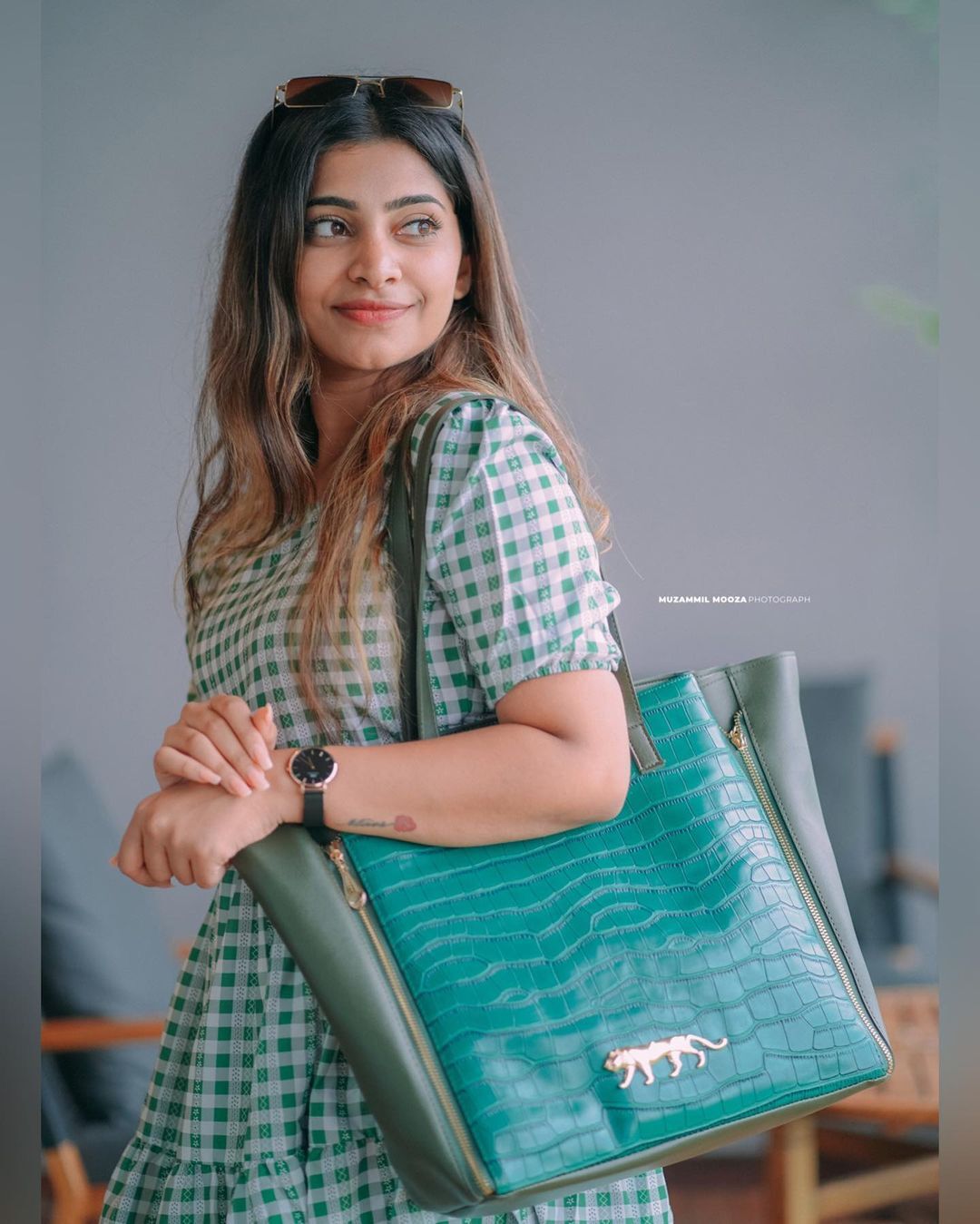 മാളവിക മീൻസ് സ്റ്റൈലിഷ്... കിടിലൻ ലുക്കിൽ നടി, വൈറലായി ഫോട്ടോകൾ