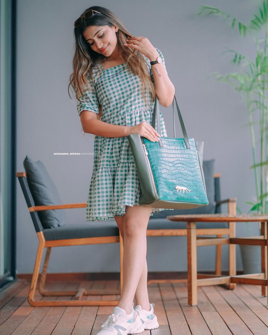 മാളവിക മീൻസ് സ്റ്റൈലിഷ്... കിടിലൻ ലുക്കിൽ നടി, വൈറലായി ഫോട്ടോകൾ