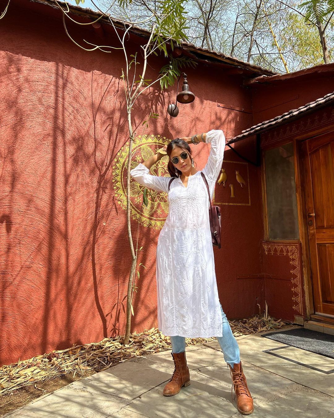 കടുവയോടാണോ കളി; മാളവികയുടെ തഡോബ സഫാരി കൊള്ളാം, ജീനിയസെന്ന് ആരാധകര്‍, ഏറ്റവും പുതിയ ചിത്രങ്ങള്‍ വൈറല്‍