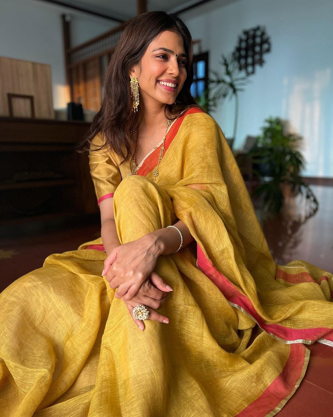 തൊട്ടാല്‍ തീപ്പാറും, ഏജ്ജാതി ഹോട്ട്‌നെസ്സ്, മാളവിക ഇത് മാരക ലുക്ക്, വൈറലായി പുതിയ ചിത്രങ്ങള്‍