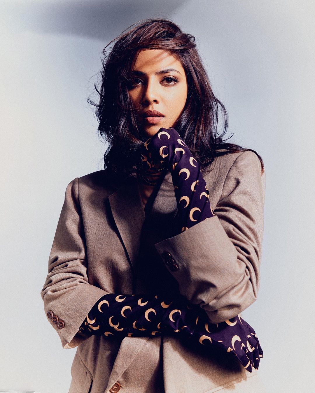 മാളവിക ഞെട്ടിക്കാനാണോ ഇത്.... സംഗതി കളറായിട്ടുണ്ട്, സ്‌റ്റൈലിഷ് ലുക്കില്‍ ഹോളിവുഡ് മാറി നില്‍ക്കും, വൈറലായി ചിത്രങ്ങള്‍