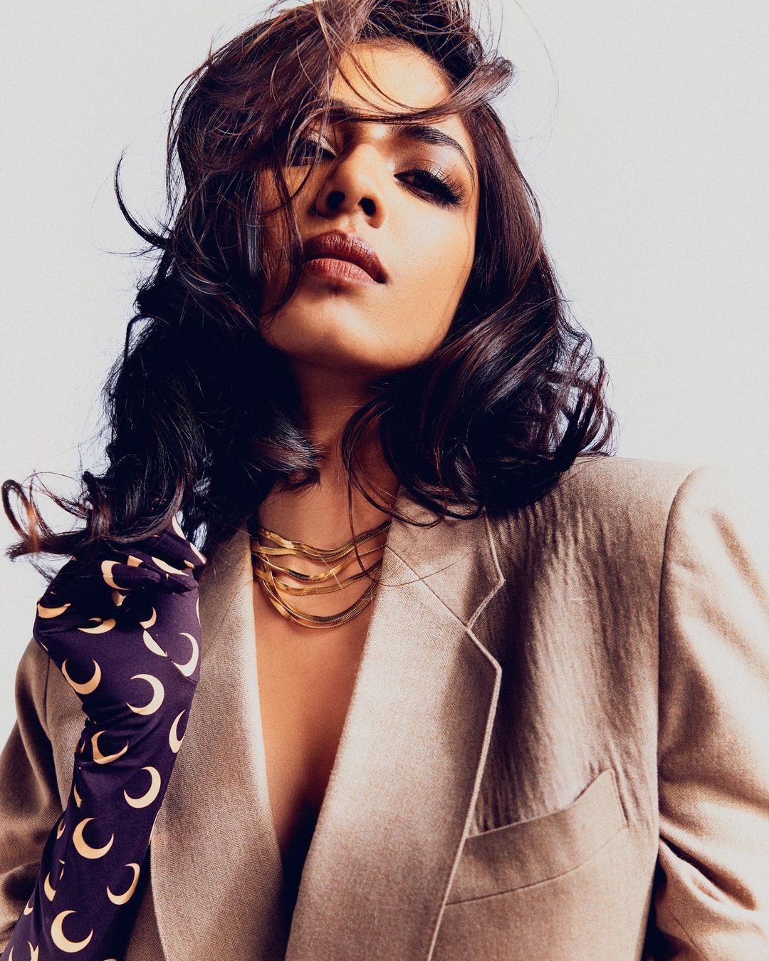 മാളവിക ഞെട്ടിക്കാനാണോ ഇത്.... സംഗതി കളറായിട്ടുണ്ട്, സ്‌റ്റൈലിഷ് ലുക്കില്‍ ഹോളിവുഡ് മാറി നില്‍ക്കും, വൈറലായി ചിത്രങ്ങള്‍