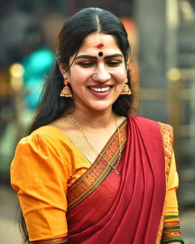 സൂപ്പർ ലുക്കിൽ സ്വാസിക, കയ്യടിച്ച് സോഷ്യൽ മീഡിയ