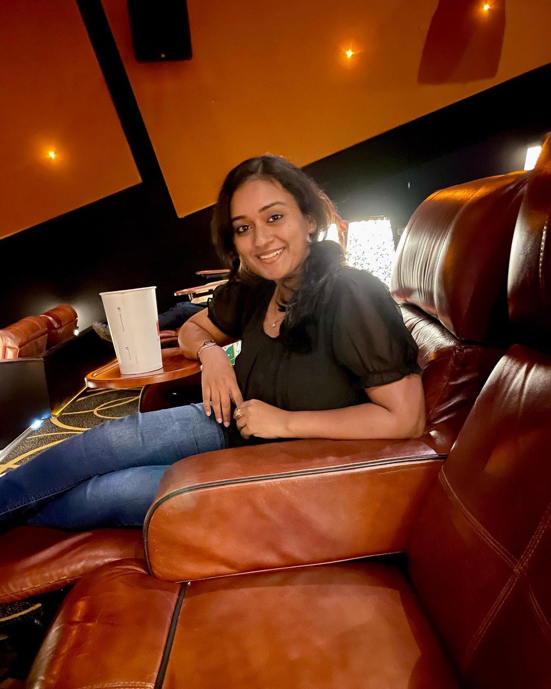 ചുവപ്പഴകില്‍ മിന്നിത്തിളങ്ങി വരദ; വൈറല്‍ ചിത്രങ്ങള്‍ സോഷ്യല്‍ മീഡിയയില്‍ ട്രന്‍ഡിംഗ്