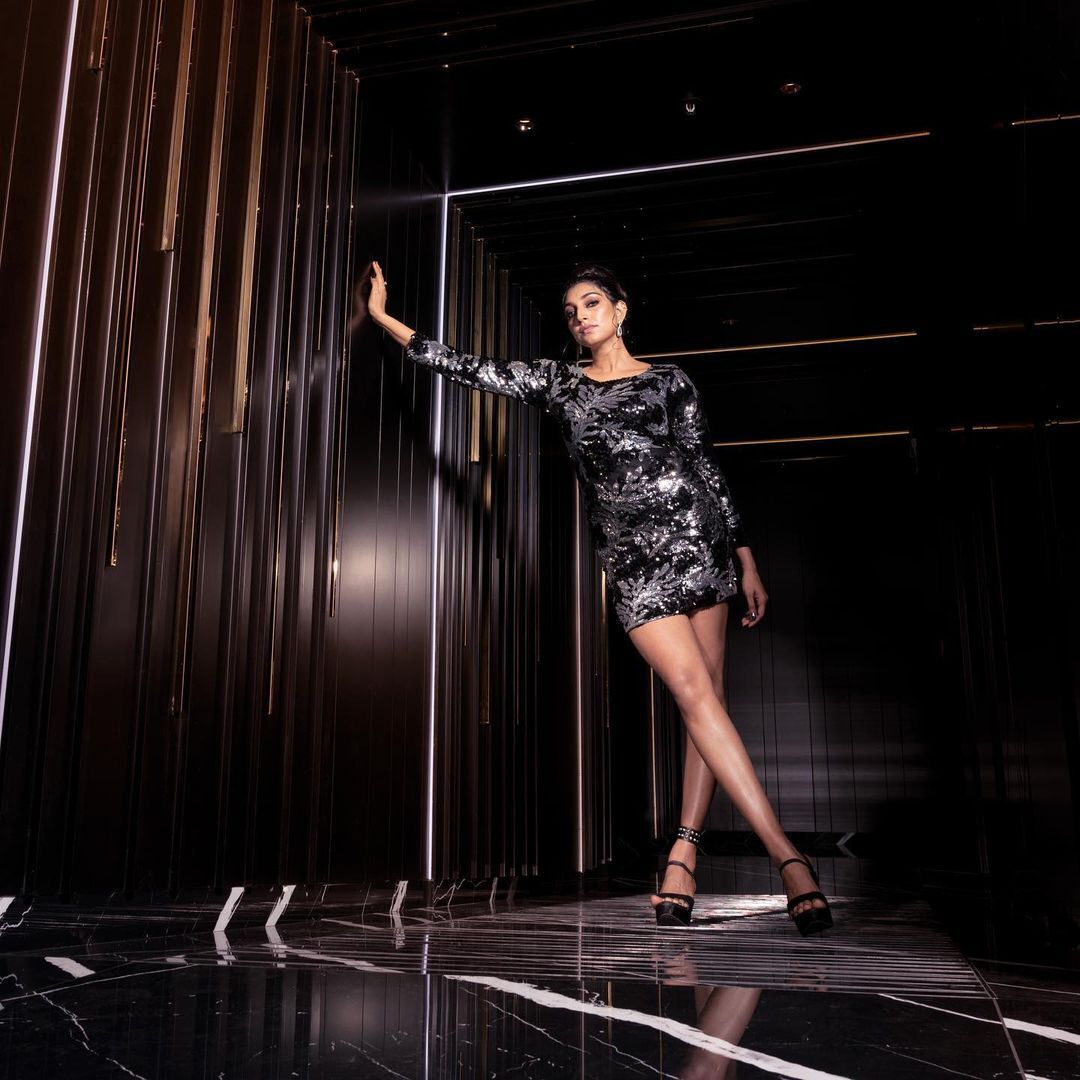 റിതു.. എന്താണ് പരിപാടി.. ഗ്യാങ്സ്റ്റര്‍ ലുക്കിലാണല്ലോ; എന്തായാലും പൊളിച്ചു, വൈറല്‍ ചിത്രങ്ങള്‍