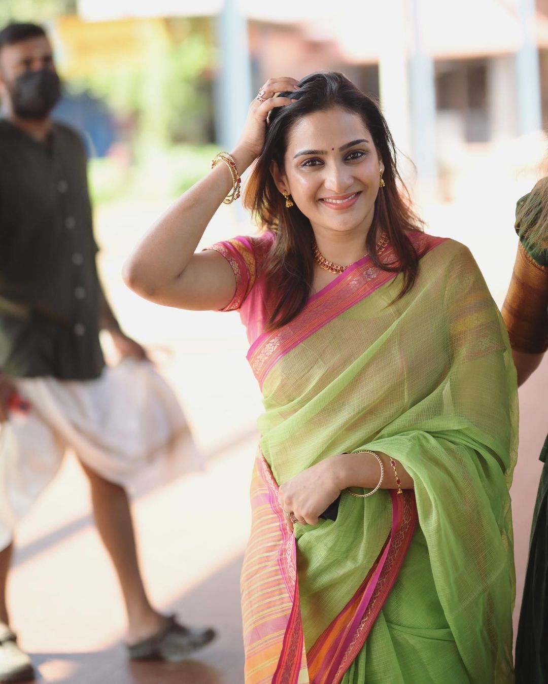 സാരി ഉടുത്താൽ പിന്നെ സാറെ!!! അദിതി രവിയുടെ സാരി ലുക്കിൽ നെഞ്ചും തല്ലി വീണ് ആരാധകർ... ഫോട്ടോകൾ കാണാം