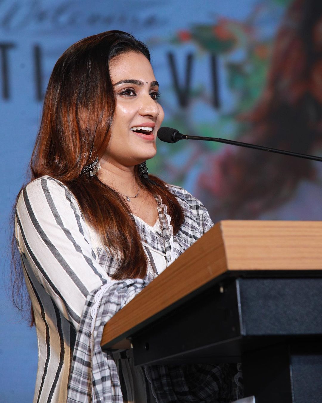 സാരി ഉടുത്താൽ പിന്നെ സാറെ!!! അദിതി രവിയുടെ സാരി ലുക്കിൽ നെഞ്ചും തല്ലി വീണ് ആരാധകർ... ഫോട്ടോകൾ കാണാം