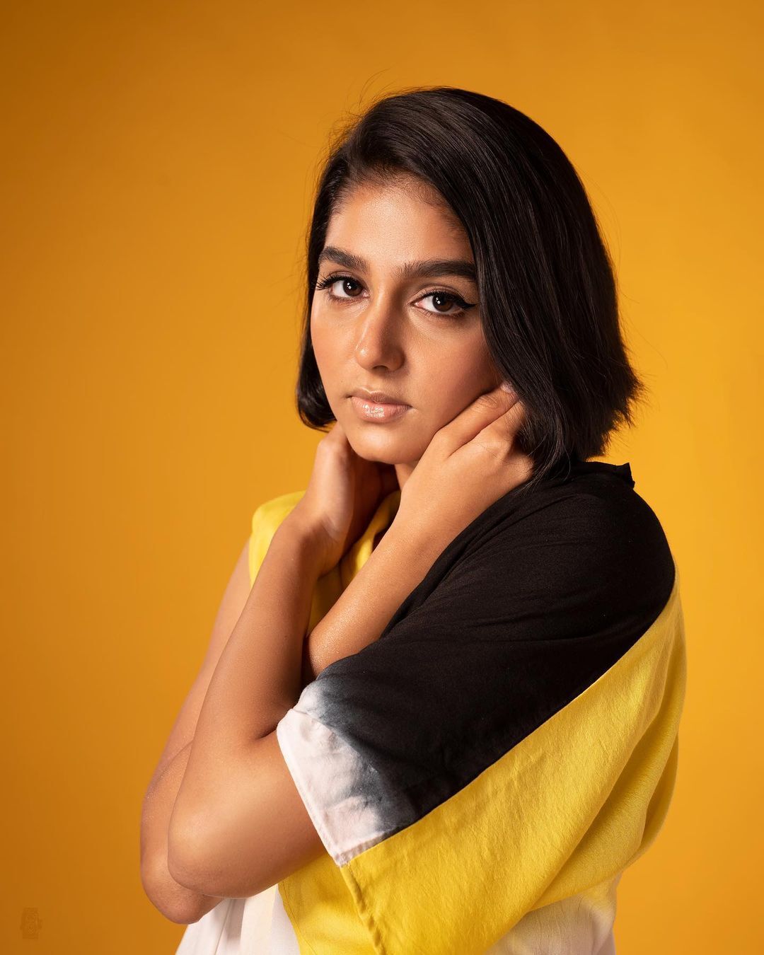 അനശ്വര... പുത്തന്‍ ലുക്കിലാണല്ലോ; ഫോട്ടോഷൂട്ട് പൊളിച്ചു, വൈറല്‍ ചിത്രങ്ങള്‍