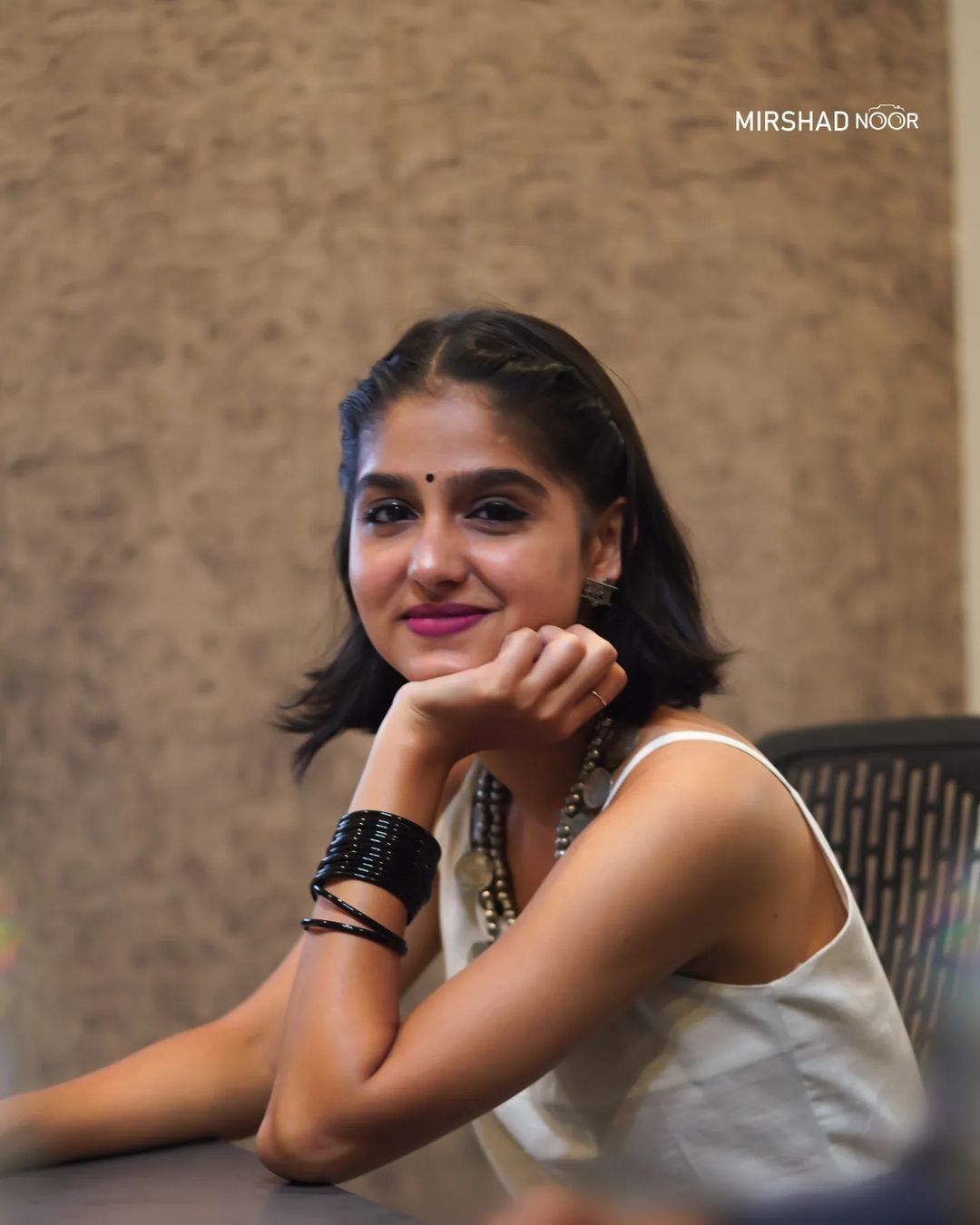 കട്ടകലിപ്പിലാണോ? ചിരിയും വശമുണ്ടല്ലേ... അനശ്വരയുടെ ഭാവപ്രകടനങ്ങൾ, വൈറൽ ചിത്രങ്ങൾ