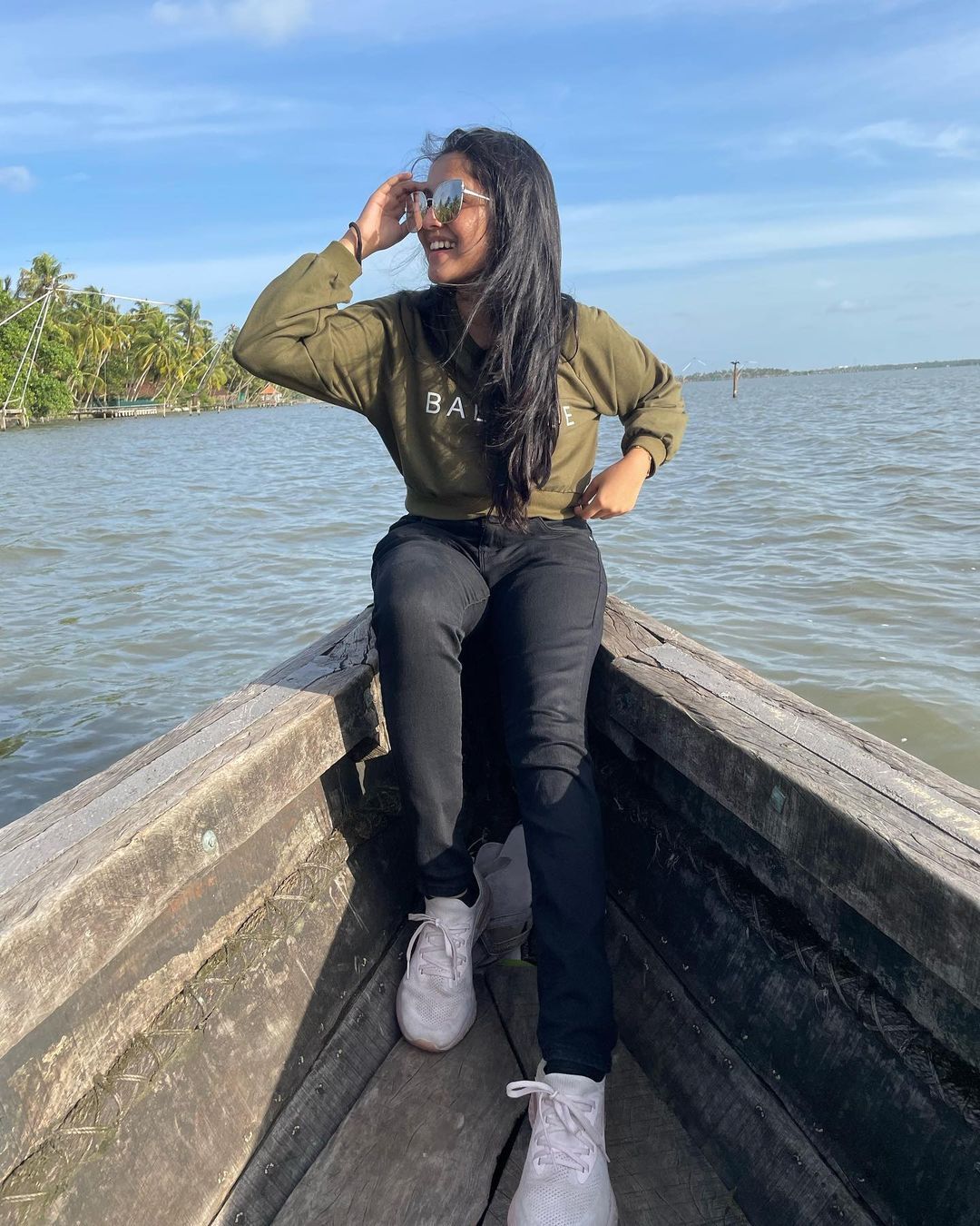 അടിപൊളി ലുക്കിലാണല്ലോ; അനിഖ എന്നും പൊളിയാമെന്ന് ആരാധകര്‍, വൈറല്‍ ചിത്രങ്ങള്‍