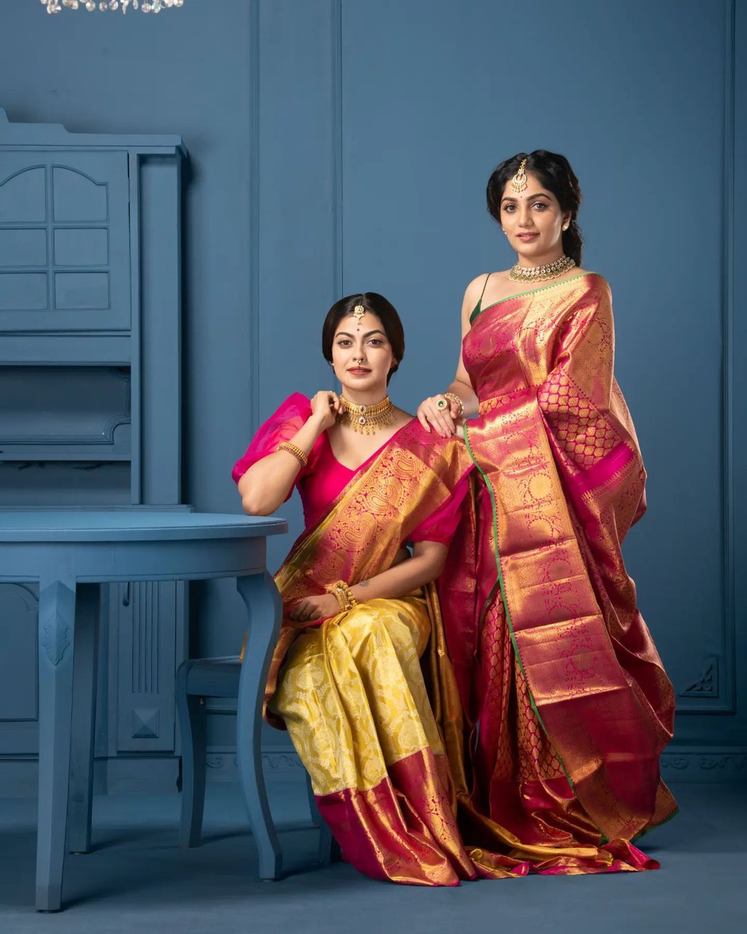 'കാഞ്ചീപുരം തോറ്റ് പോകും അഴക്'; സാരിയിൽ സുന്ദരികളായി ആര്യയും അനുശ്രീയും... വൈറൽ ഫോട്ടോസ്