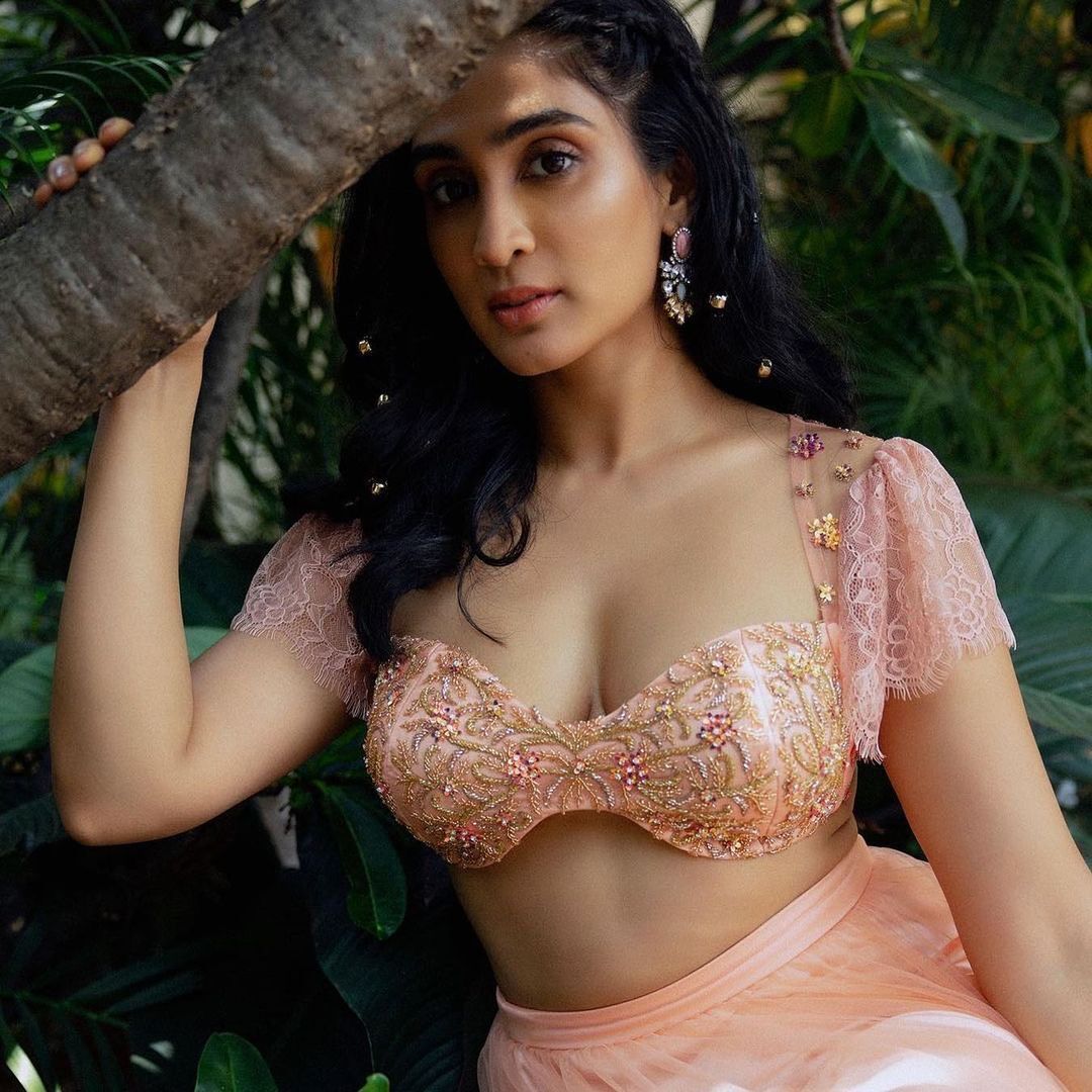 വീണ്ടും സുന്ദരിയായി ദീപ്തി... ഹോട്ട് ആന്റ് ബോൾഡ് ലുക്ക് ഏറ്റെടുത്ത് ആരാധകർ