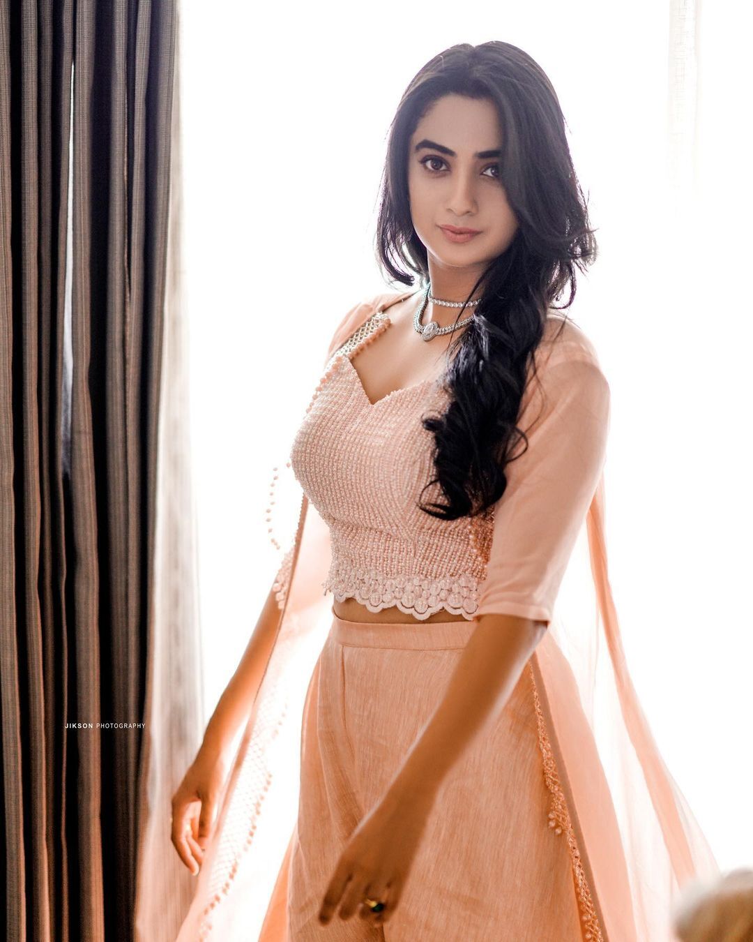 എന്തൊരു രസമാണ്..നോക്കിയാല്‍ പിന്നെ കണ്ണെടുക്കില്ല...സത്യം....! ട്രെന്റി ലുക്കില്‍ നമിത പ്രമോദ്‌