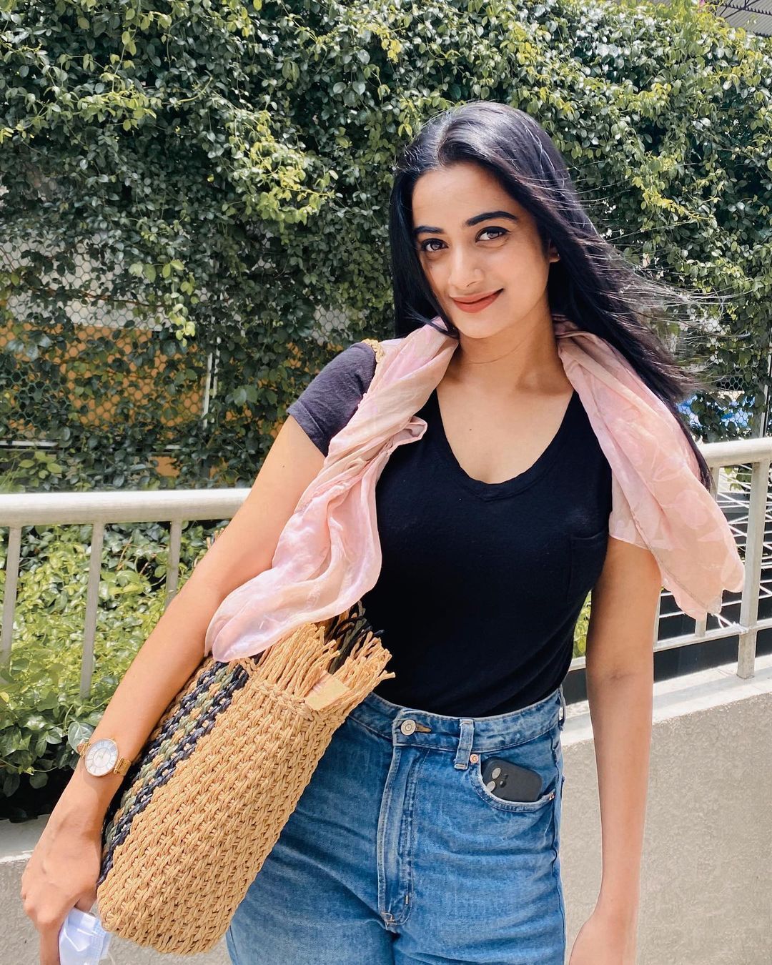 എന്തൊരു രസമാണ്..നോക്കിയാല്‍ പിന്നെ കണ്ണെടുക്കില്ല...സത്യം....! ട്രെന്റി ലുക്കില്‍ നമിത പ്രമോദ്‌