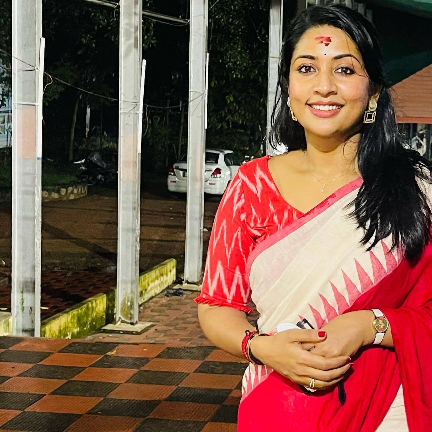  പണ്ട് ലാലേട്ടന്‍ ചോദിച്ചപോലെ ചോദിക്കട്ടേ നവ്യേച്ചീ... ആരാധകര്‍ ഏറ്റെടുത്ത് നവ്യാ നായരുടെ പുതിയ ചിത്രം