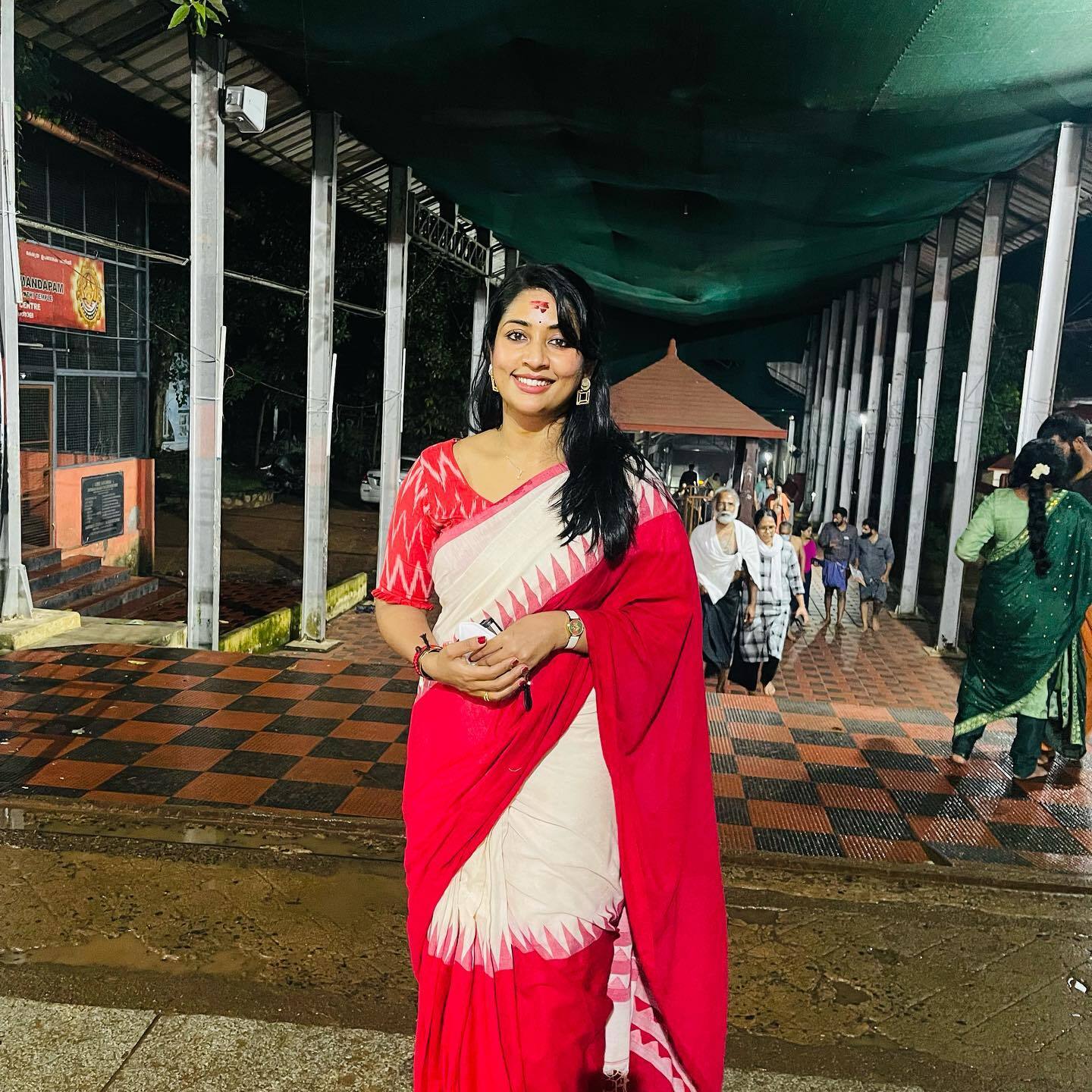  പണ്ട് ലാലേട്ടന്‍ ചോദിച്ചപോലെ ചോദിക്കട്ടേ നവ്യേച്ചീ... ആരാധകര്‍ ഏറ്റെടുത്ത് നവ്യാ നായരുടെ പുതിയ ചിത്രം