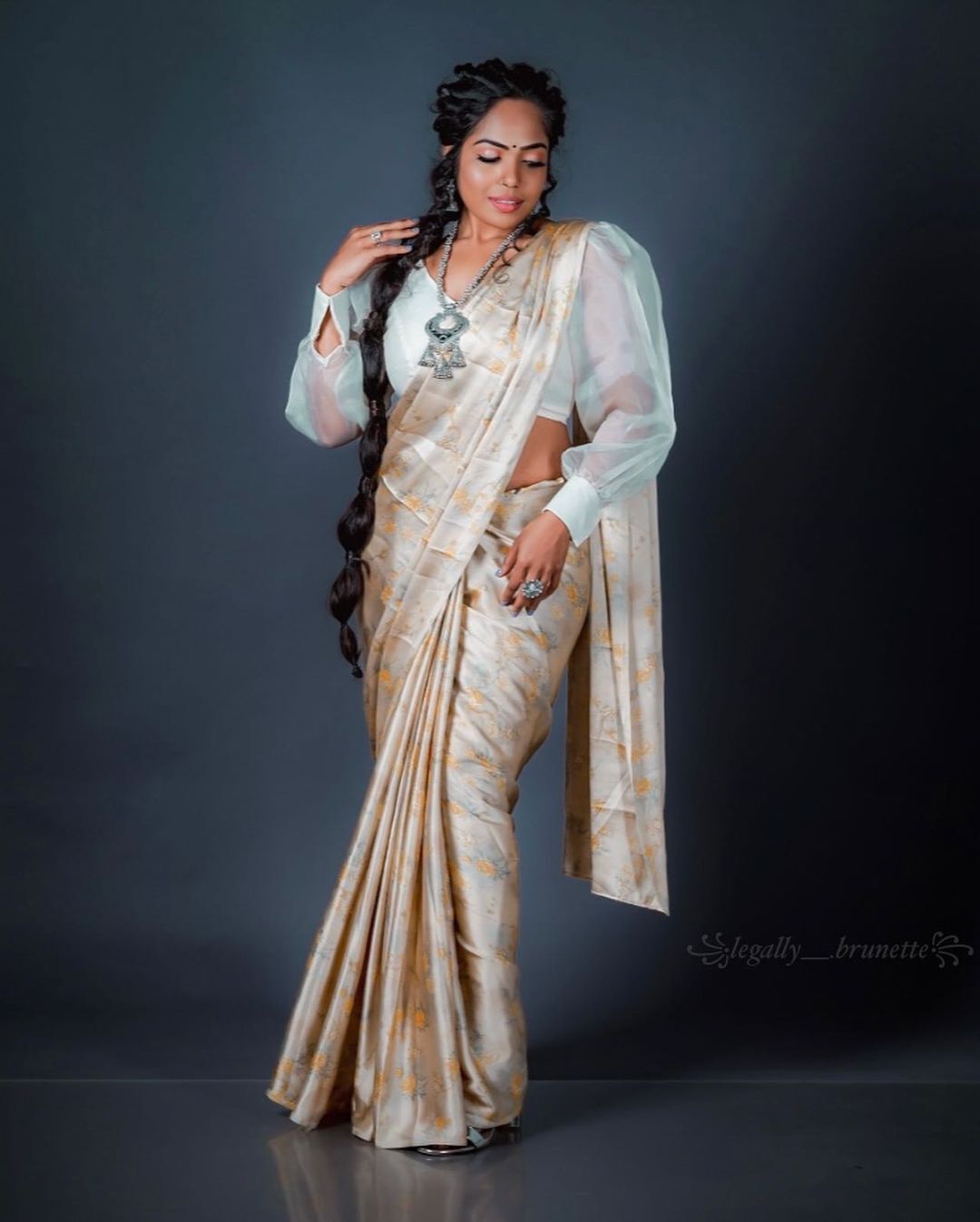 ഏത് ലുക്കിലാണേലും നിങ്ങള് പൊളിയാണ്...പക്ഷേ ഇത് ശരിക്കും മത്സ്യകന്യക തന്നെ; നിമിഷയുടെ ഏറ്റവും പുതിയ ചിത്രങ്ങള്‍ ..