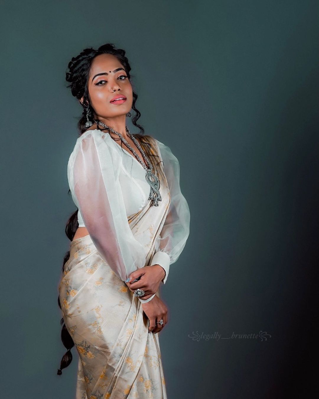 ഏത് ലുക്കിലാണേലും നിങ്ങള് പൊളിയാണ്...പക്ഷേ ഇത് ശരിക്കും മത്സ്യകന്യക തന്നെ; നിമിഷയുടെ ഏറ്റവും പുതിയ ചിത്രങ്ങള്‍ ..