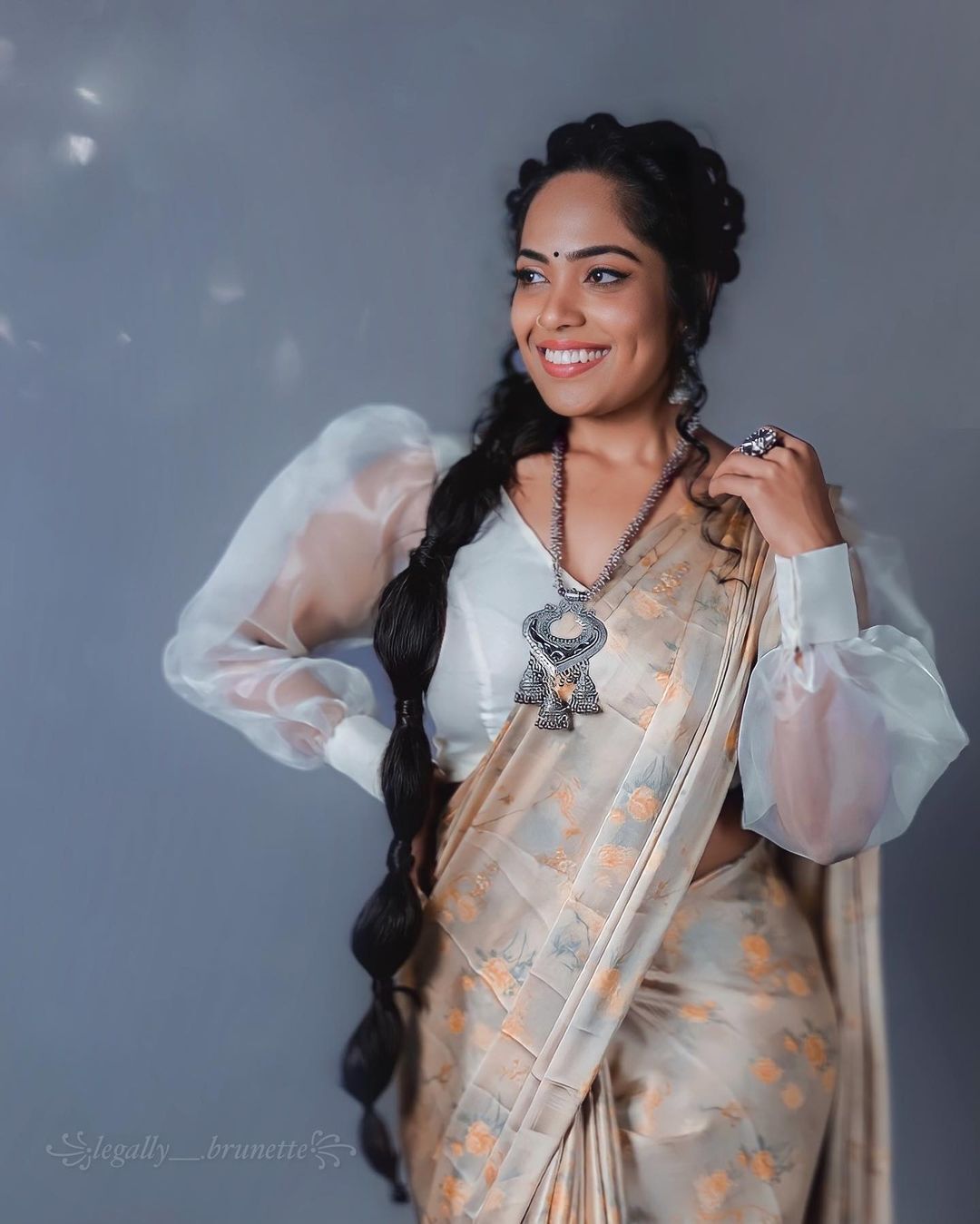 ഏത് ലുക്കിലാണേലും നിങ്ങള് പൊളിയാണ്...പക്ഷേ ഇത് ശരിക്കും മത്സ്യകന്യക തന്നെ; നിമിഷയുടെ ഏറ്റവും പുതിയ ചിത്രങ്ങള്‍ ..