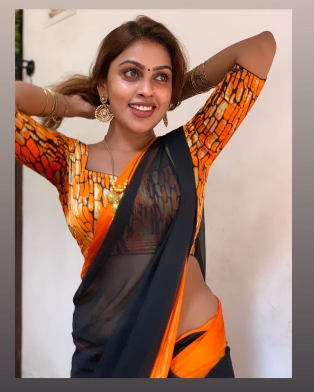PHOTOS : ப்பா.. பிளாக் புடவையில் வசிகரிக்கும் ஸ்ரீநிகா.. சுண்டியிழுக்கும் போட்டோஸ் இதோ!