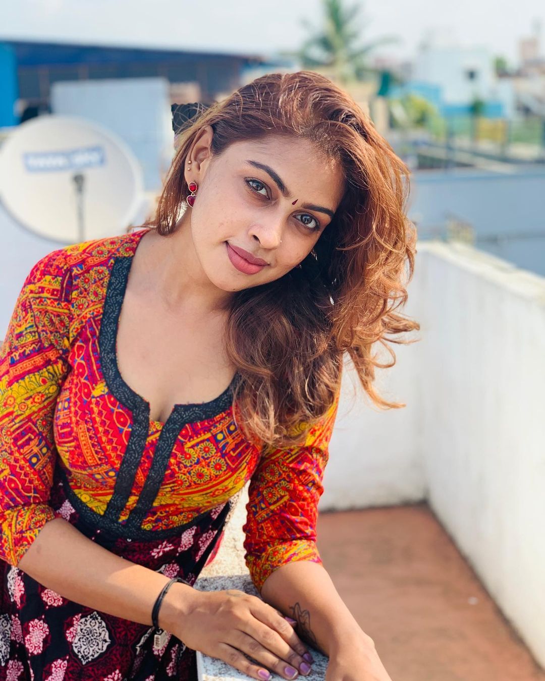PHOTOS : ப்பா.. பிளாக் புடவையில் வசிகரிக்கும் ஸ்ரீநிகா.. சுண்டியிழுக்கும் போட்டோஸ் இதோ!