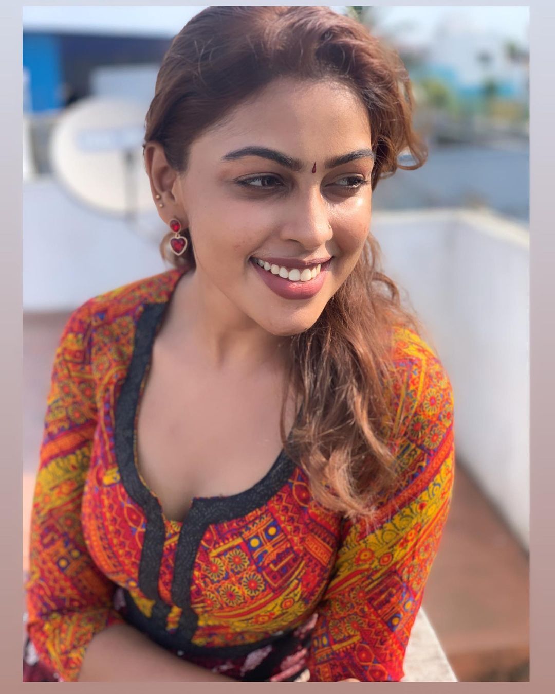 PHOTOS : ப்பா.. பிளாக் புடவையில் வசிகரிக்கும் ஸ்ரீநிகா.. சுண்டியிழுக்கும் போட்டோஸ் இதோ!