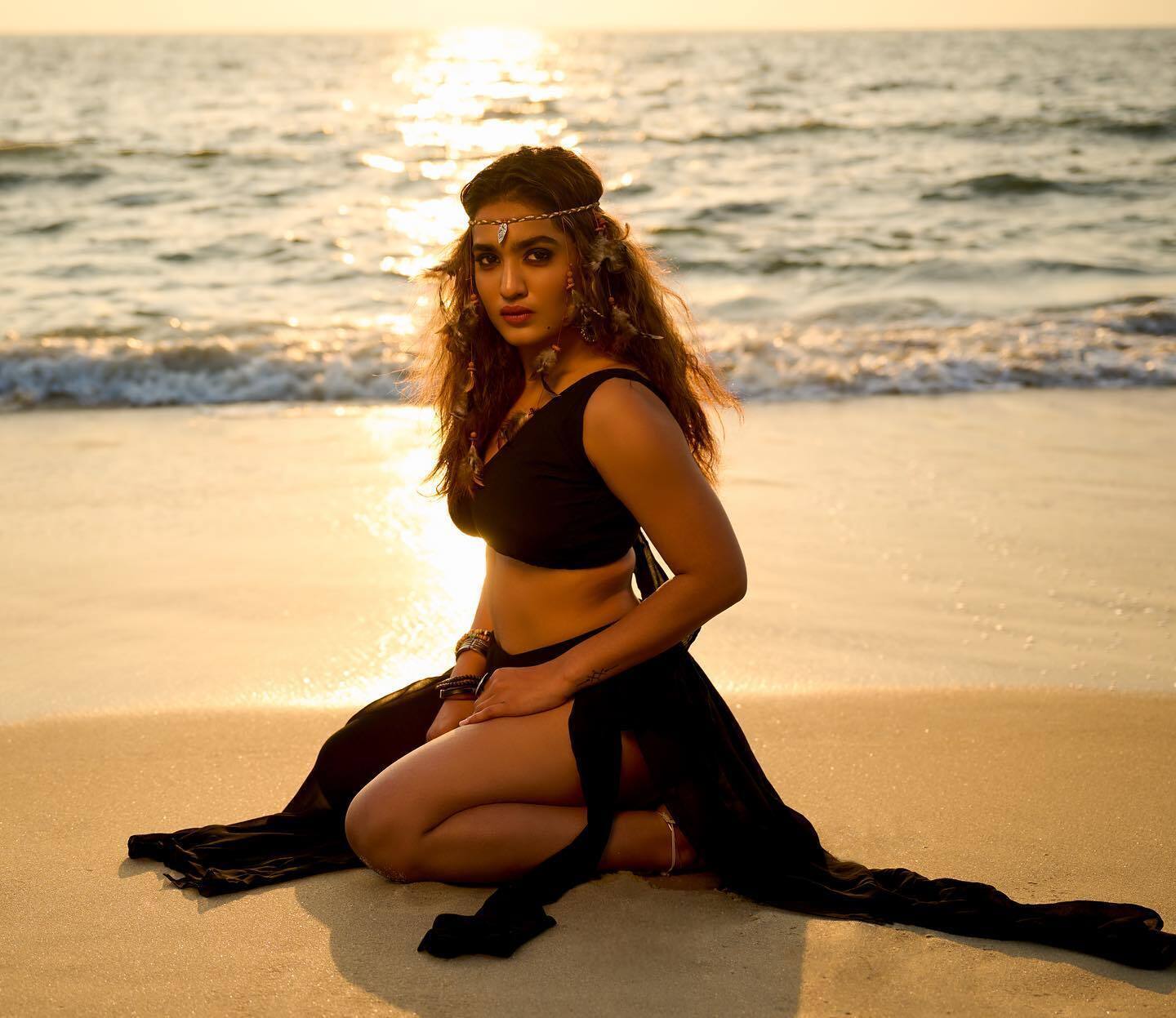 PHOTOS : வாவ்.. பஞ்சுமிட்டாய் ட்ரெஸ்ஸில் பக்காவாக போஸ் கொடுத்த கேரளத்து பைங்கிளி சானியா ஐயப்பன்!