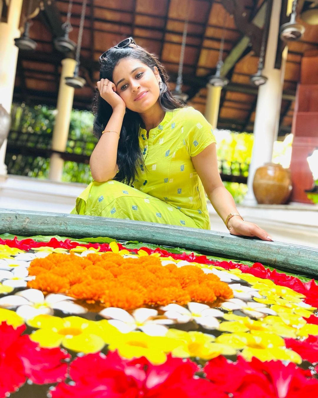 PHOTOS : ஆஹா.. பூக்களோடு பூவாக மாறிய ரித்திகா..  ரசிகர்களை மயங்க வைக்கும் கலக்கல் போட்டோஸ் இதோ!