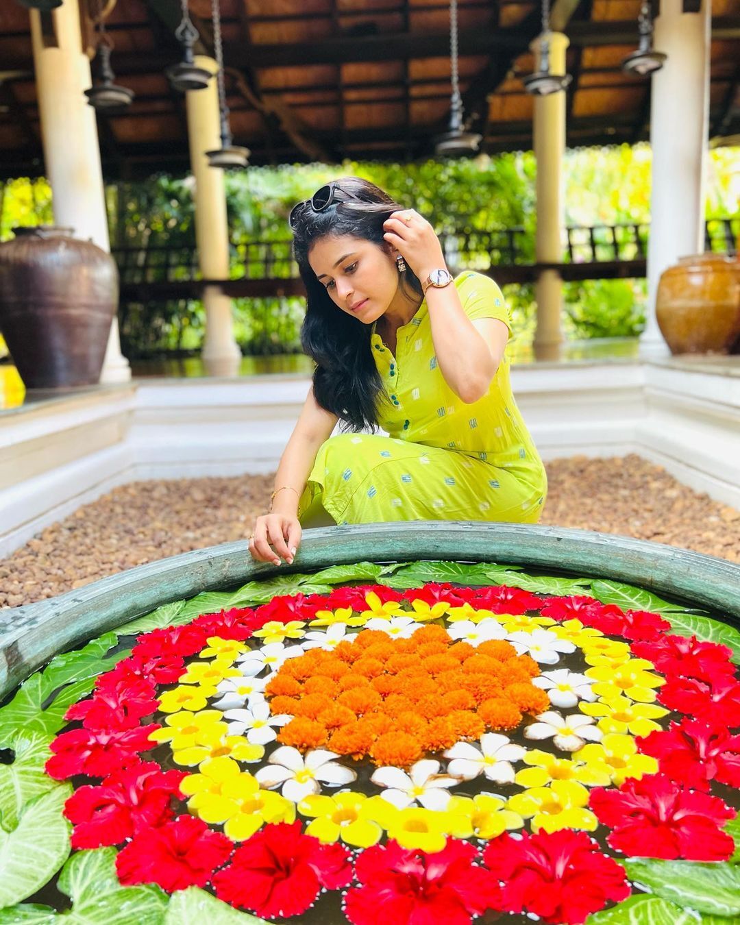 PHOTOS : ஆஹா.. பூக்களோடு பூவாக மாறிய ரித்திகா..  ரசிகர்களை மயங்க வைக்கும் கலக்கல் போட்டோஸ் இதோ!