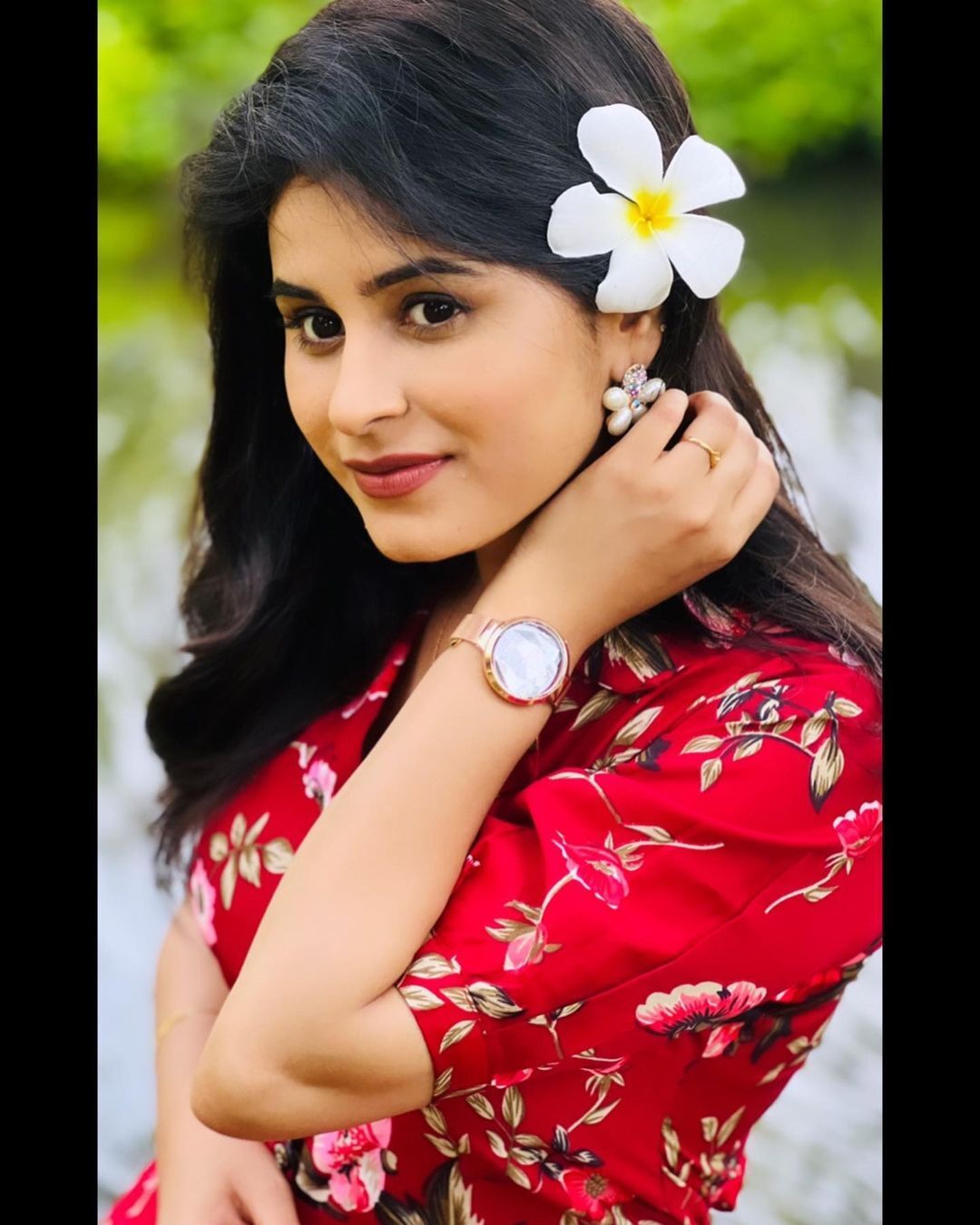 PHOTOS : ஆஹா.. பூக்களோடு பூவாக மாறிய ரித்திகா..  ரசிகர்களை மயங்க வைக்கும் கலக்கல் போட்டோஸ் இதோ!
