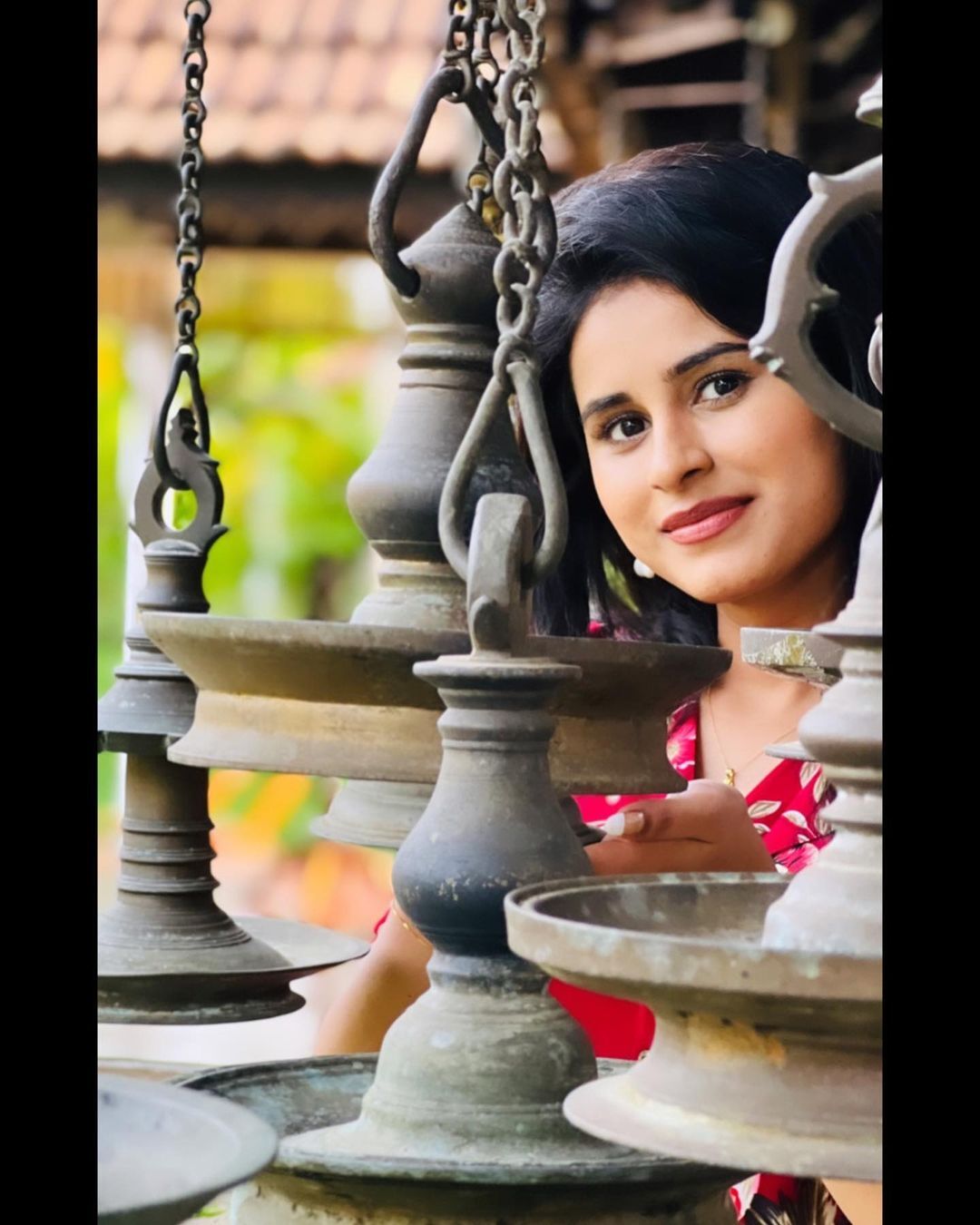 PHOTOS : ஆஹா.. பூக்களோடு பூவாக மாறிய ரித்திகா..  ரசிகர்களை மயங்க வைக்கும் கலக்கல் போட்டோஸ் இதோ!