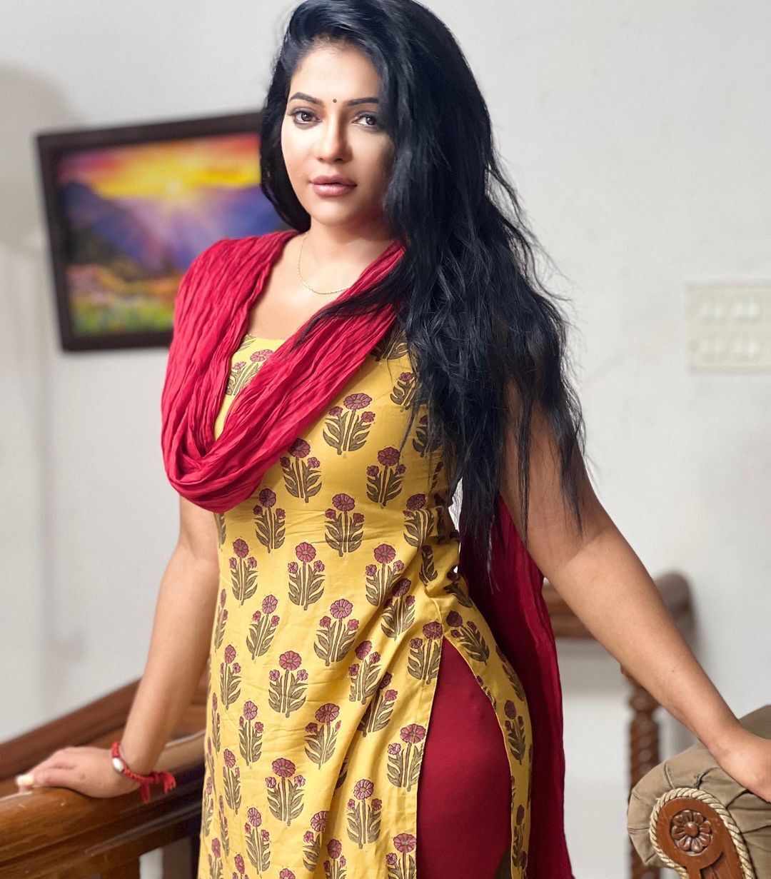 PHOTOS : சைடு போஸில் ஏங்கவைக்கும் அழகு! சீரியல் நடிகை ரேஷ்மாவின் லேட்டஸ்ட் கலக்கல் போட்டோஸ்!
