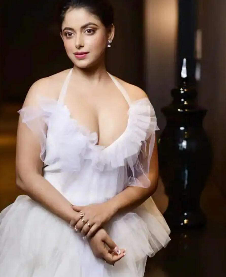 PHOTOS : வாவ்.. ரெட் கலர் உடையில் ஆளை மயக்கும் சினேகா பால்.. சூப்பர் நச் பிக்ஸ் இதோ! 