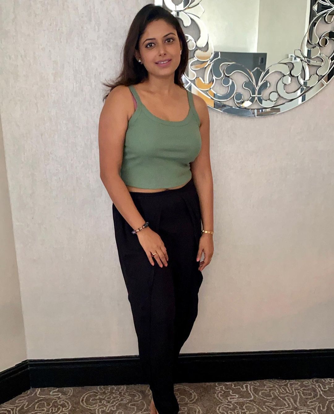 PHOTOS : வாவ்.. ரெட் கலர் உடையில் ஆளை மயக்கும் சினேகா பால்.. சூப்பர் நச் பிக்ஸ் இதோ! 