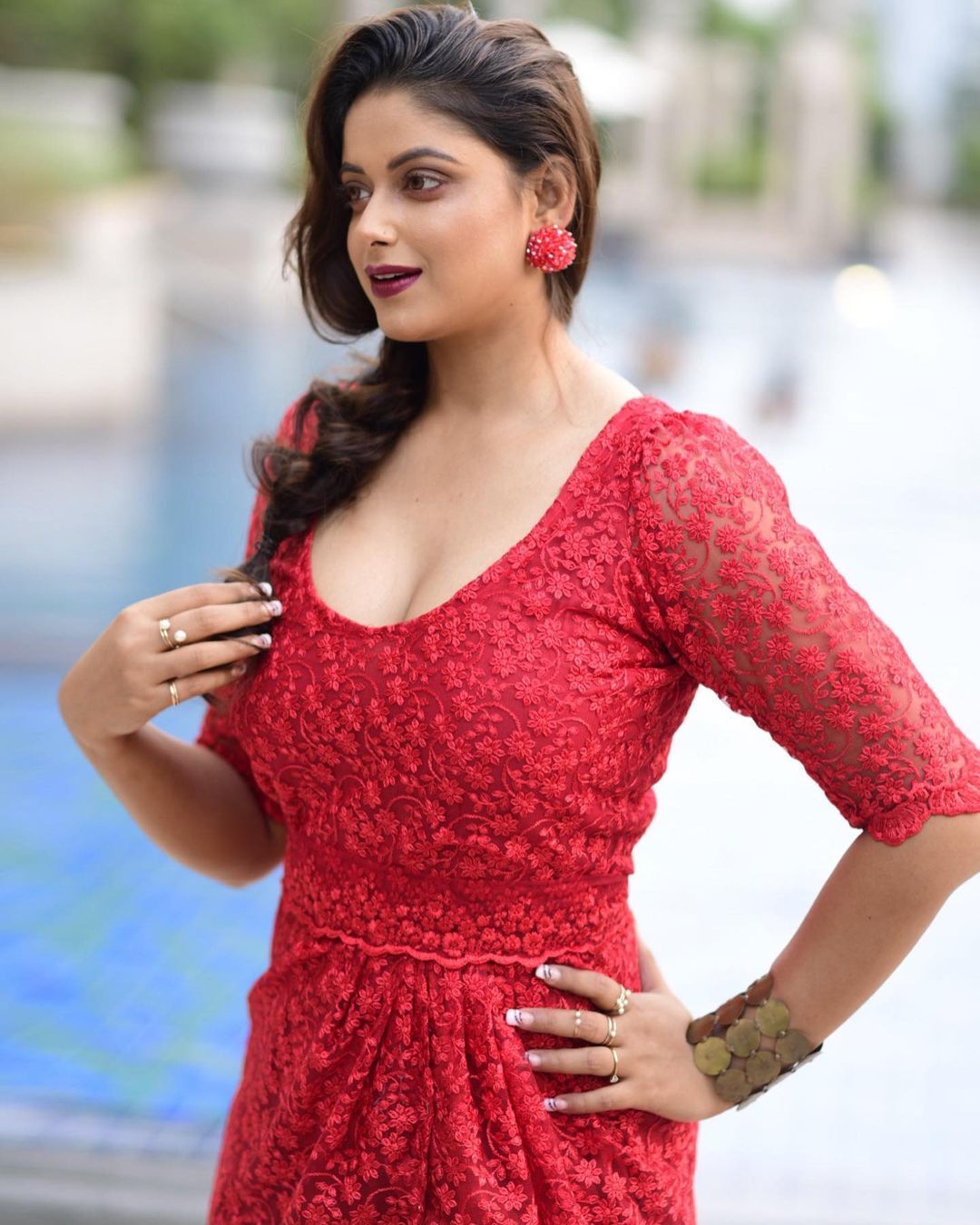 PHOTOS : வாவ்.. ரெட் கலர் உடையில் ஆளை மயக்கும் சினேகா பால்.. சூப்பர் நச் பிக்ஸ் இதோ! 