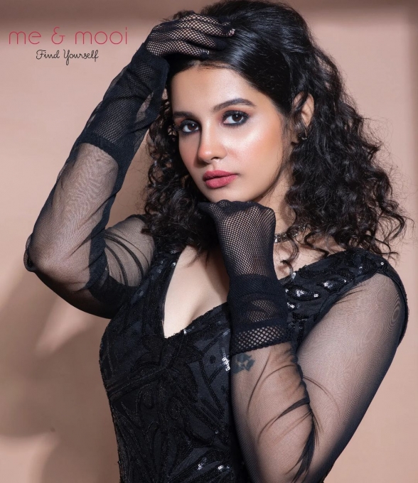 PHOTOS : ப்பா.. வெள்ளை டாப்பில் வசீகரிக்கும் அழகு.. சுண்டியிழுக்கும் நடிகை அங்கனா ராயின் நச் போட்டோஸ் இதோ!