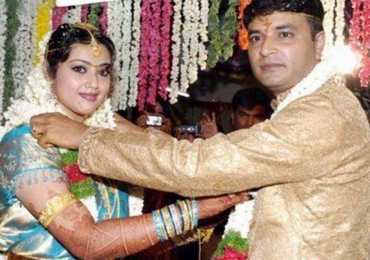 PHOTOS : ஸ்டார் நடிகை முதல் காதல் கணவர் வரை.. மீனாவின் திருமண புகைப்படங்கள்! 