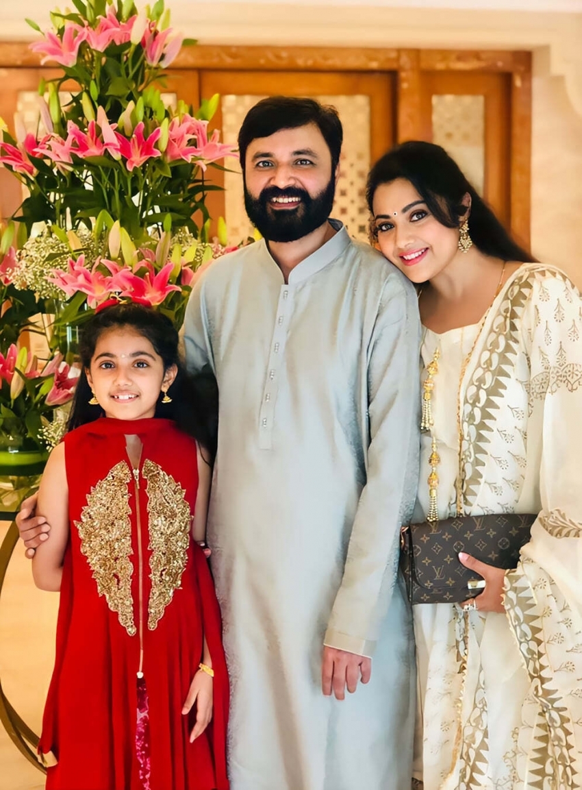 PHOTOS : ஸ்டார் நடிகை முதல் காதல் கணவர் வரை.. மீனாவின் திருமண புகைப்படங்கள்! 