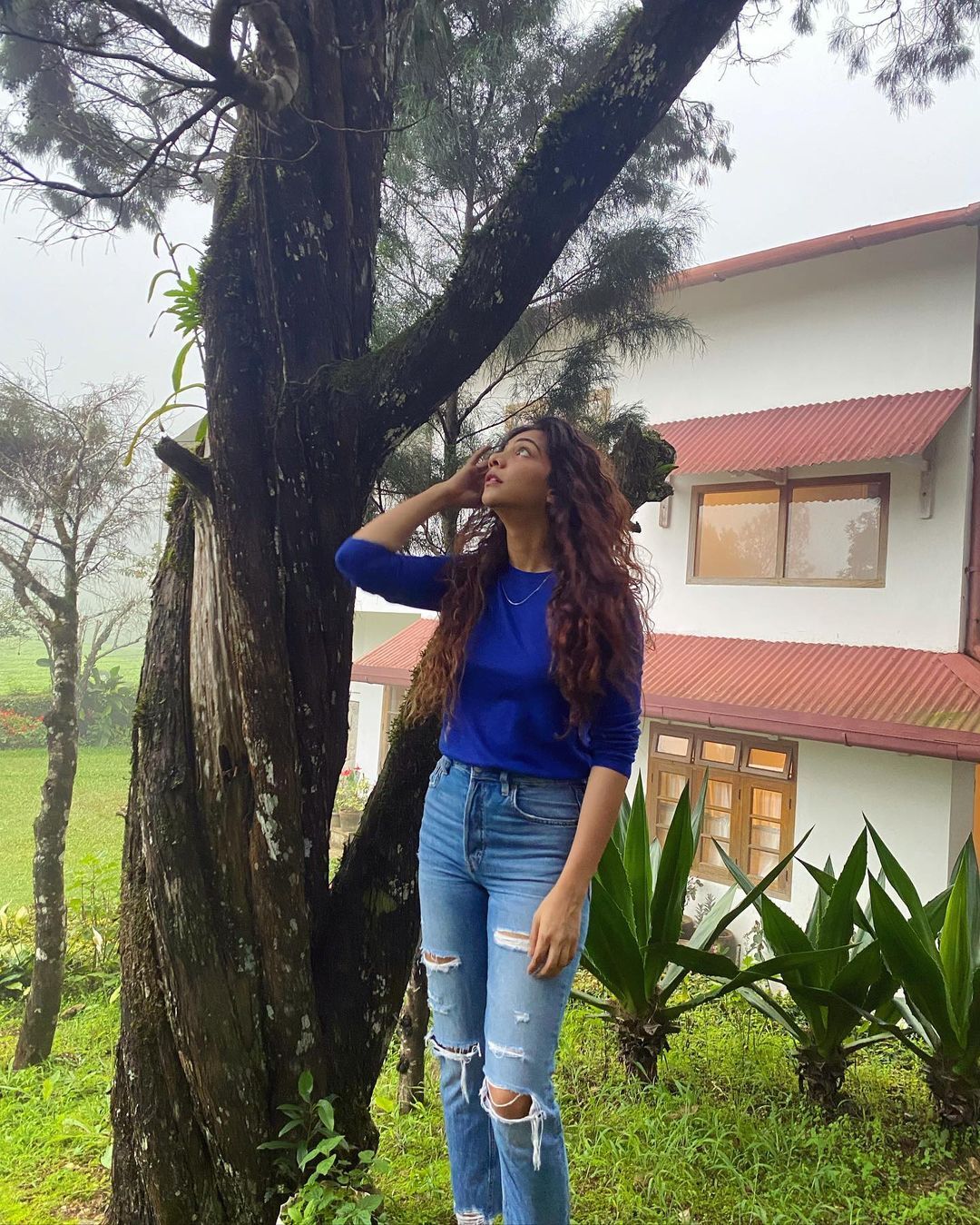 മ് മഴ...മഴച്ചിത്രം പങ്കുവെച്ച് മഡോണ