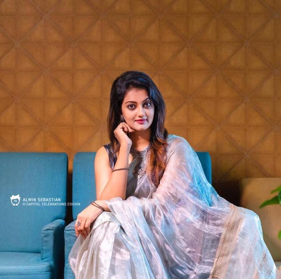 കല്യാണപ്പെണ്ണിനെക്കാള്‍ മൊഞ്ചായിട്ടുണ്ട്...മഞ്ജരിക്കൊപ്പം സാരിയില്‍ സുന്ദരിയായി പ്രിയങ്ക