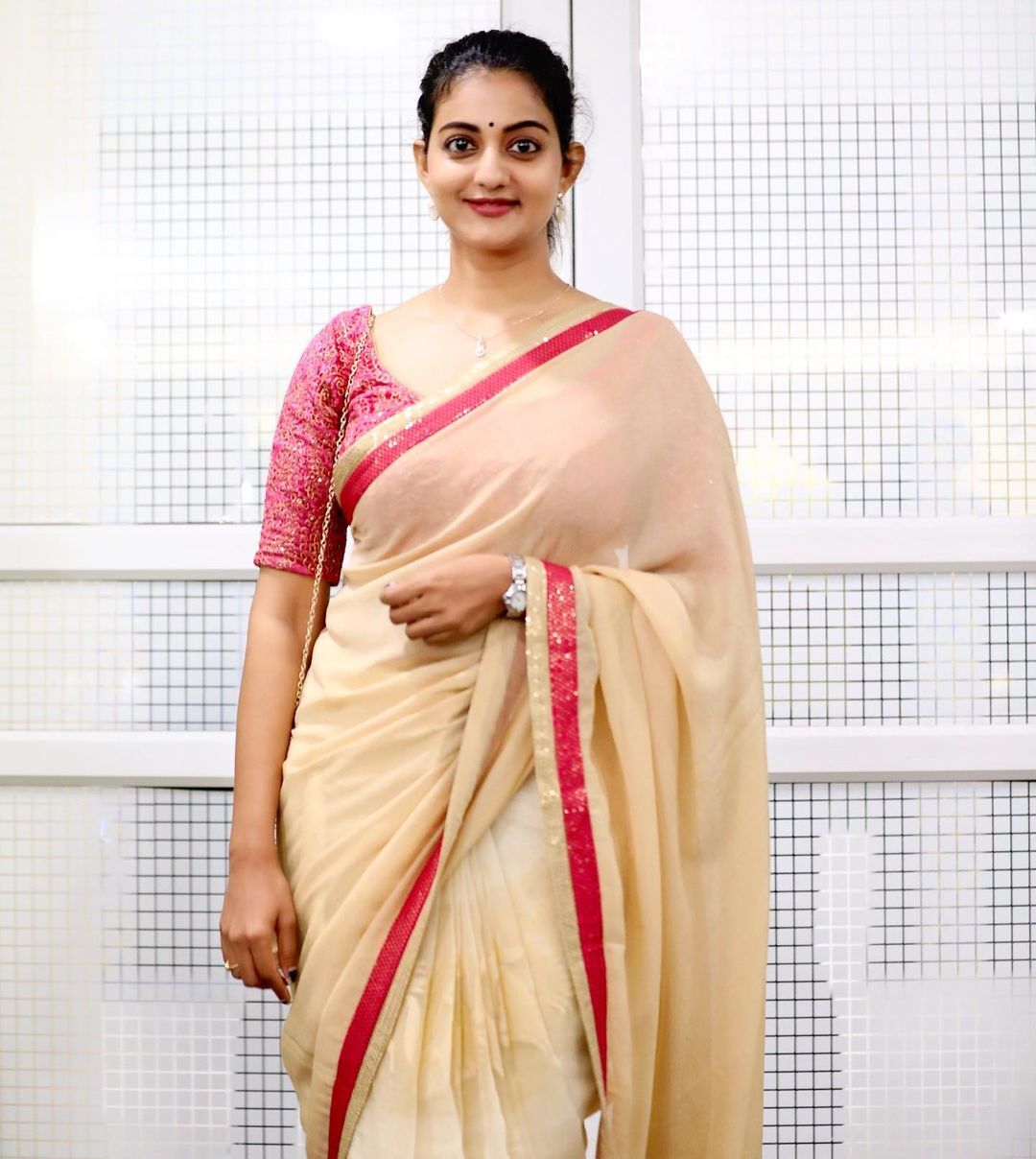 കല്യാണപ്പെണ്ണിനെക്കാള്‍ മൊഞ്ചായിട്ടുണ്ട്...മഞ്ജരിക്കൊപ്പം സാരിയില്‍ സുന്ദരിയായി പ്രിയങ്ക