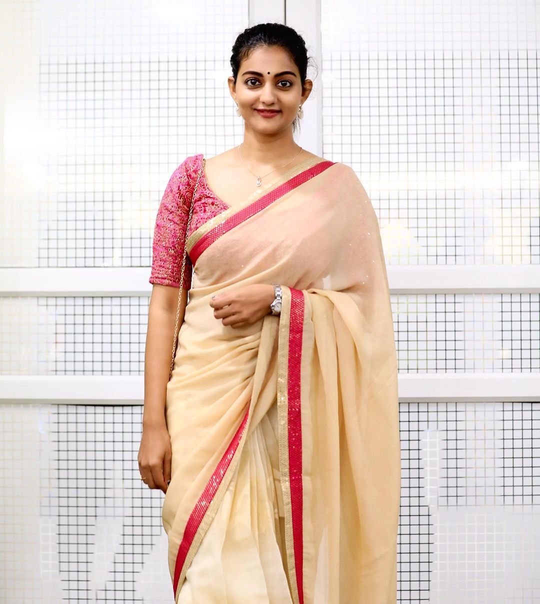 കല്യാണപ്പെണ്ണിനെക്കാള്‍ മൊഞ്ചായിട്ടുണ്ട്...മഞ്ജരിക്കൊപ്പം സാരിയില്‍ സുന്ദരിയായി പ്രിയങ്ക