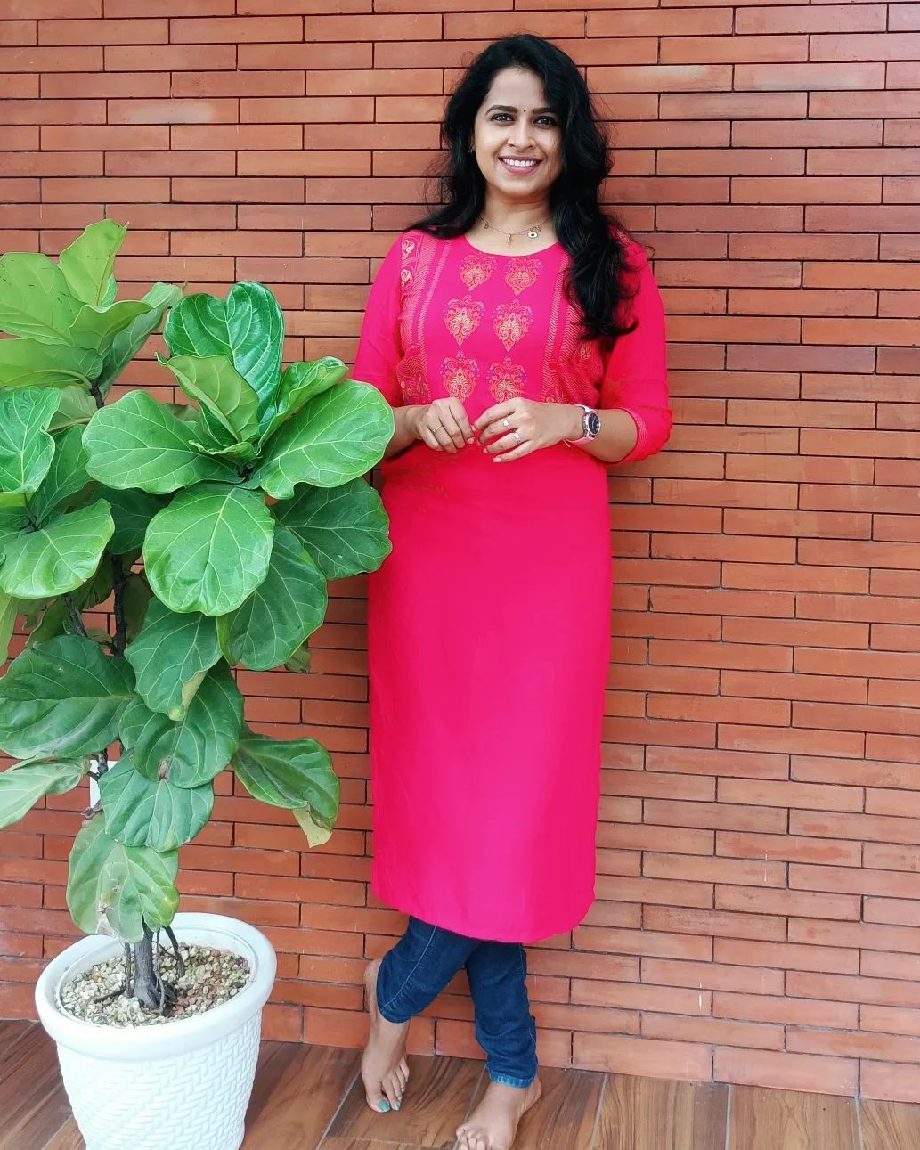 ഇതാണ്.....ഇതാണ് ശാലീന സൗന്ദര്യം...സിംപിള്‍ ലുക്കില്‍ പ്രിയ താരം സാധിക