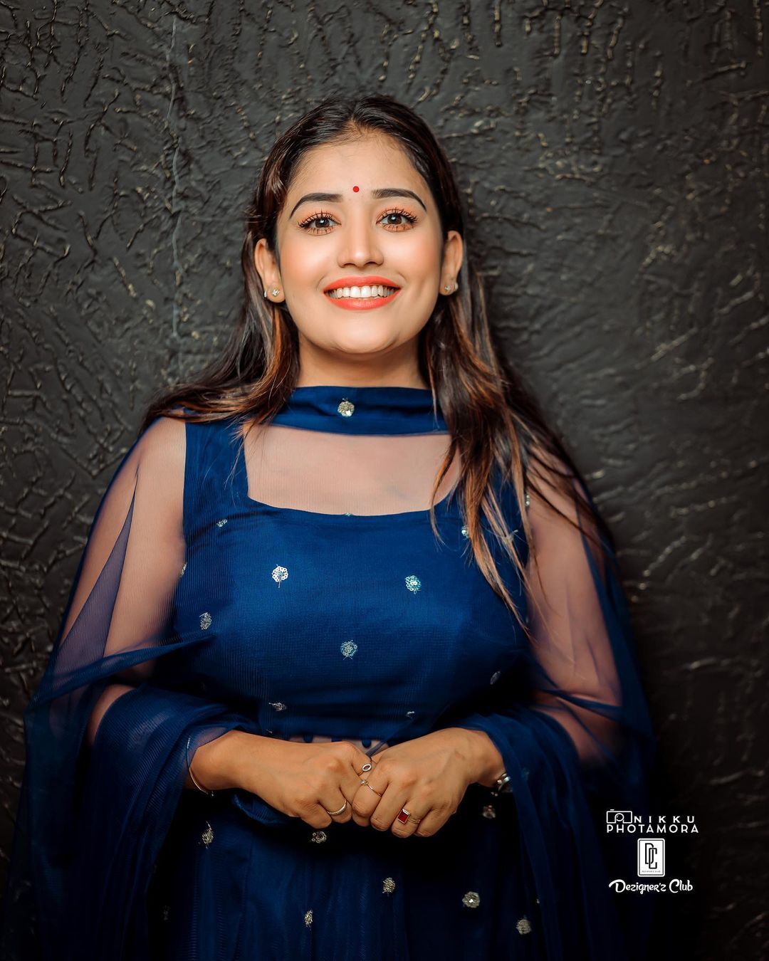 അനു മോളെ.. എന്തായീ കാണുന്നേ; ഇതാണ് പൊളി ലുക്ക്, അടിപൊളിയെന്ന് ആരാധകര്‍