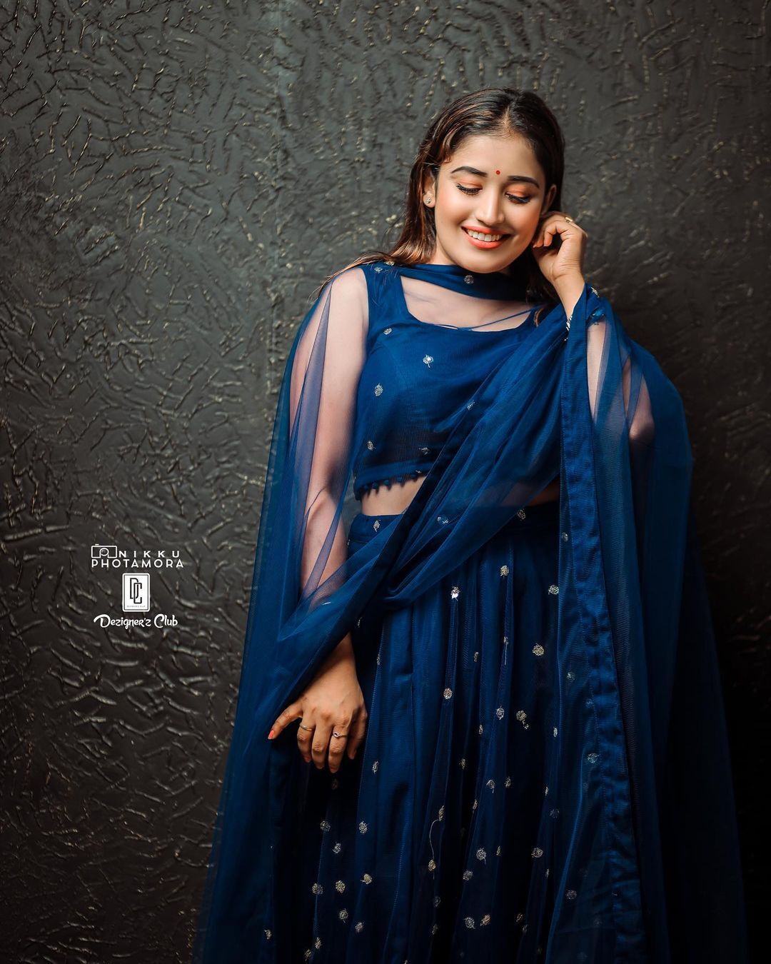 അനു മോളെ.. എന്തായീ കാണുന്നേ; ഇതാണ് പൊളി ലുക്ക്, അടിപൊളിയെന്ന് ആരാധകര്‍
