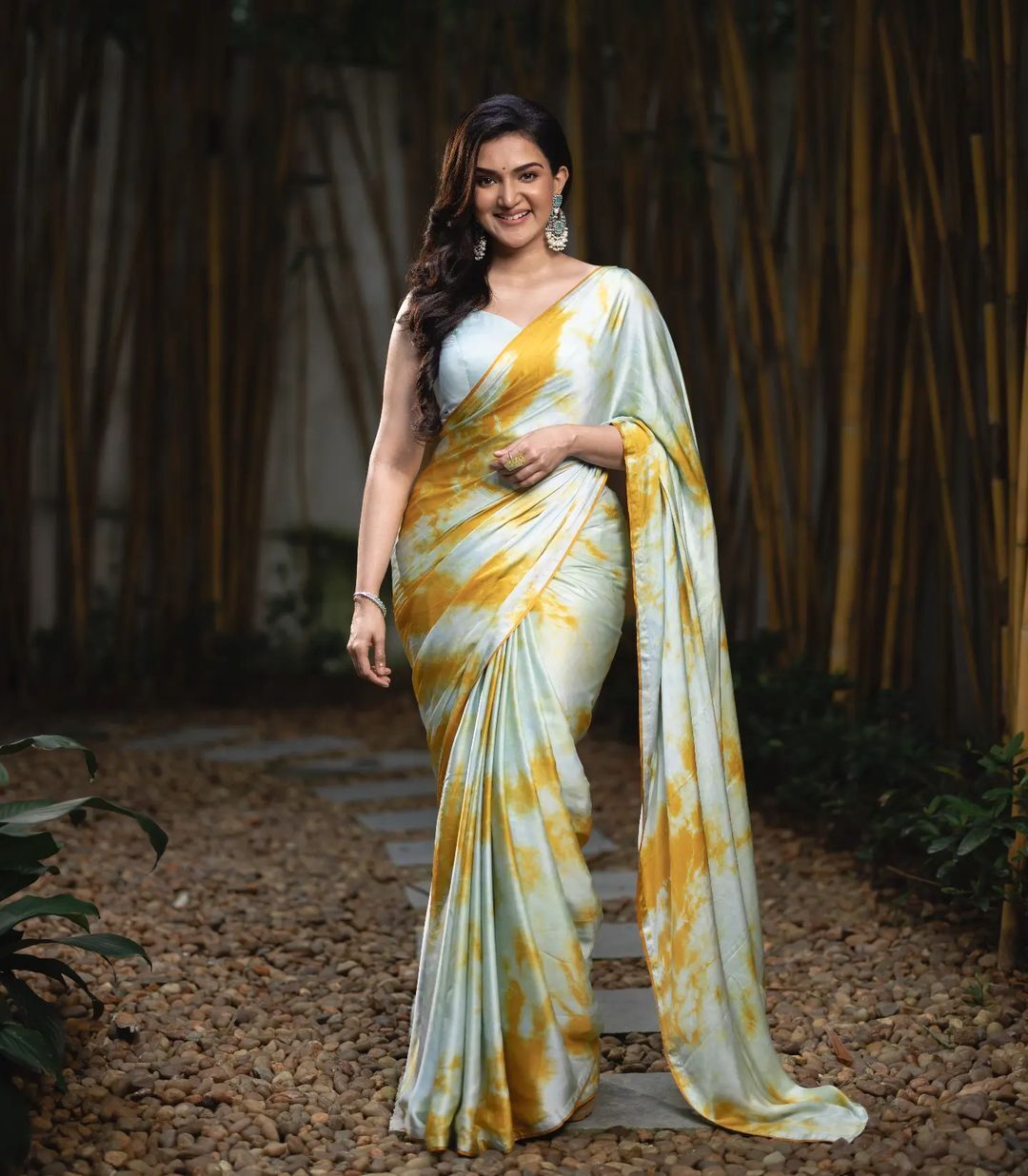 ഒരു ചന്തമൊക്കെയുണ്ട്, ഞങ്ങള്‍ക്ക് ഇഷ്ടായി; ഹണി..സാരിയില്‍ വന്നാല്‍ പൊളിയല്ലേയെന്ന് ആരാധകര്‍ 