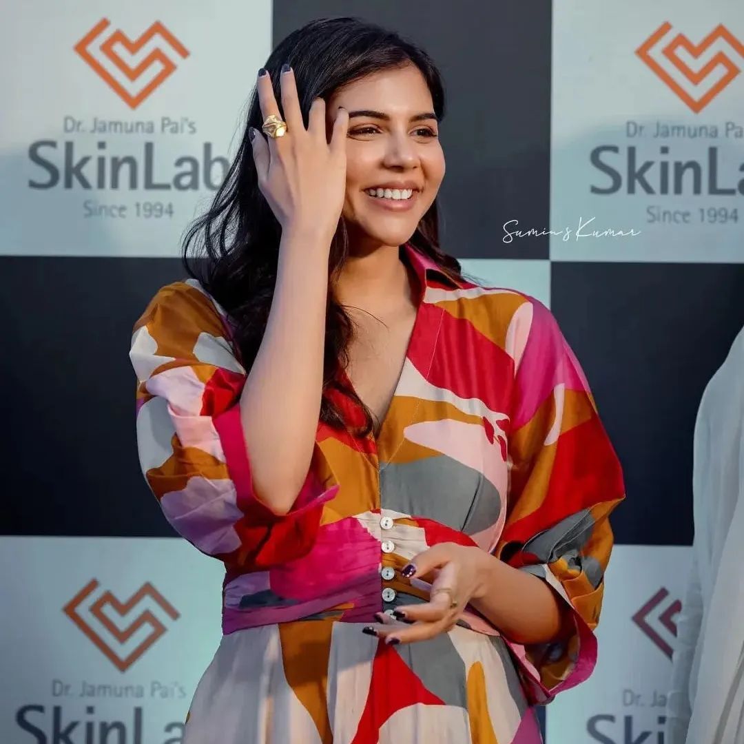 ഈ ക്യൂട്ട്‌നെസ് ആണ് ഞങ്ങളെ വീഴ്ത്തുന്നത്; കല്യണി ഫോട്ടോസ് പൊളിച്ചു