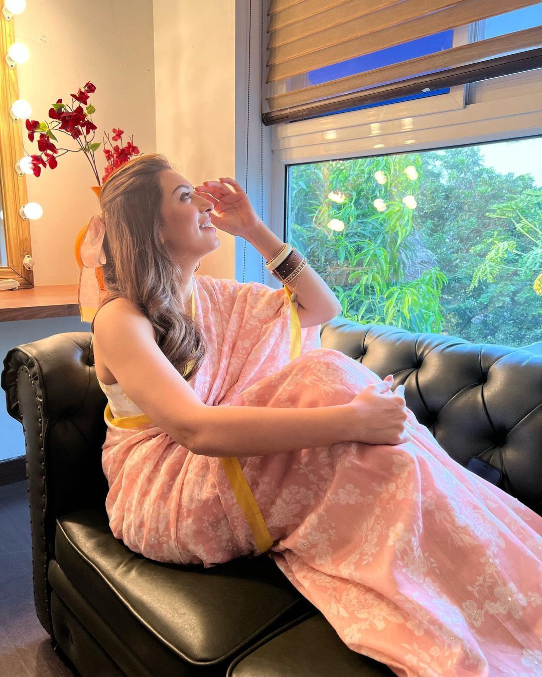 സാരിയില്‍ മിന്നിത്തിളങ്ങി ഹന്‍സിക; വൈറല്‍ ചിത്രങ്ങളുമായി സൂപ്പര്‍ താരം