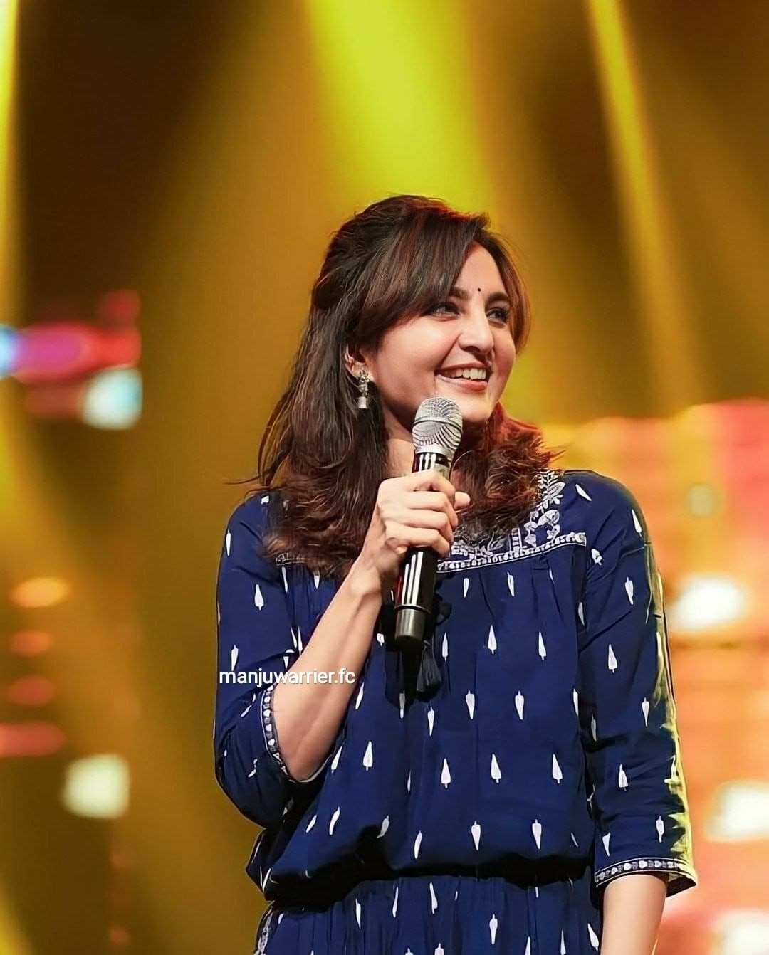 ഇങ്ങനെയൊരു മഞ്ജു വാര്യറെ കണ്ടിട്ട് കാലമെത്രയായി: വൈറലായി പുതിയ സാരീ ചിത്രങ്ങള്‍