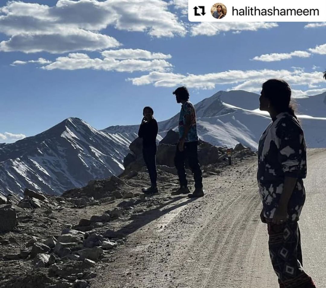 ഇതൊക്കെയെന്ത്; കാടും മലയും കീഴടക്കി എസ്തർ, പ്രിയതാരത്തിന്റെ ഹിമാലയന്‍ ചിത്രങ്ങള്‍